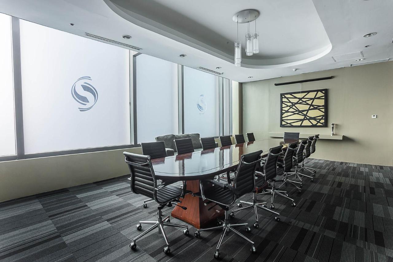 The Alpha Suites Makati City Екстериор снимка